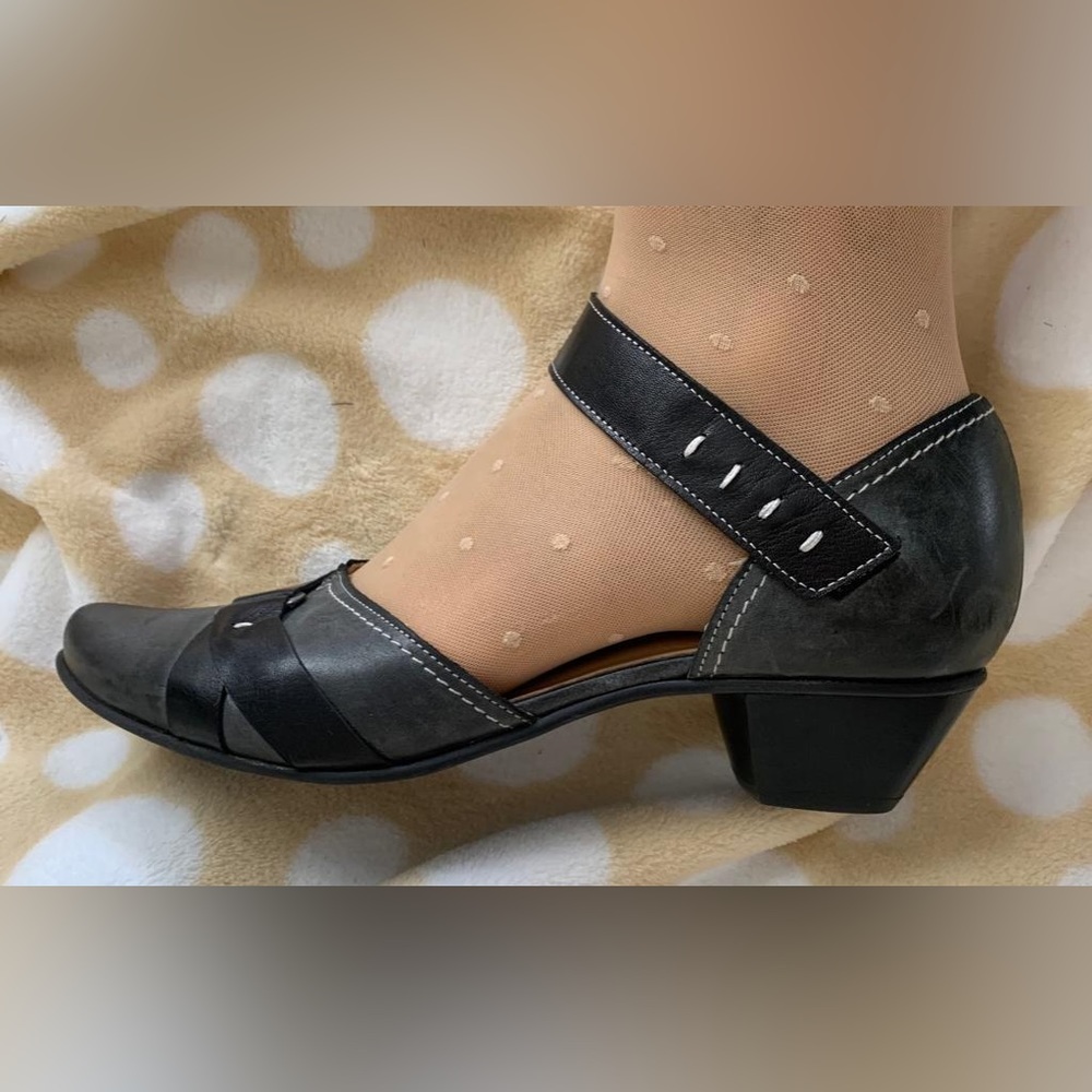 Fidji leather shoes size 41.5 (10.5 in US) Portugal.